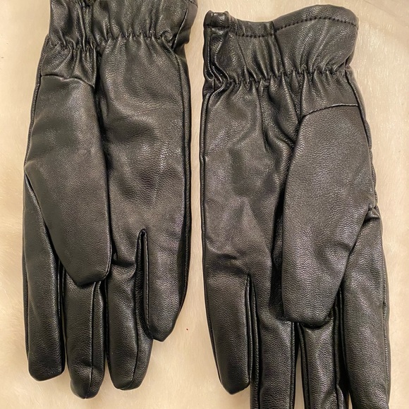 Ladies Black Gloves - Picture 2 of 4
